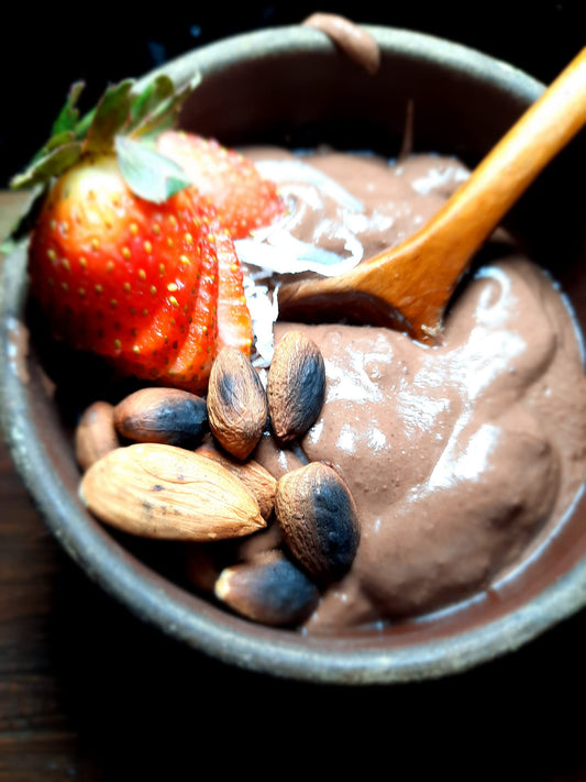 Vegan and raw chocolate mousse cream